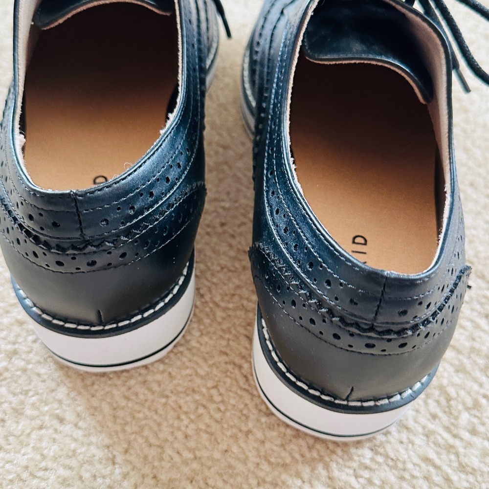 Black Oxford Tie Shoes - Picture 4 of 9